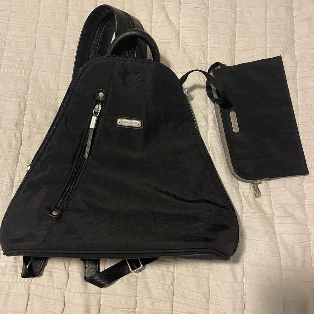 Bagallini Metro Backpack With RFID Phone Wristlet
